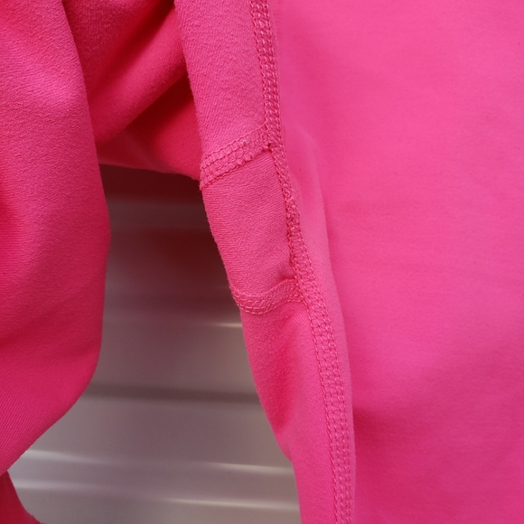 Fabletics buttery soft pink color cropped leggings - Picture 2 of 5